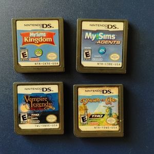 4 DS games with plastic case